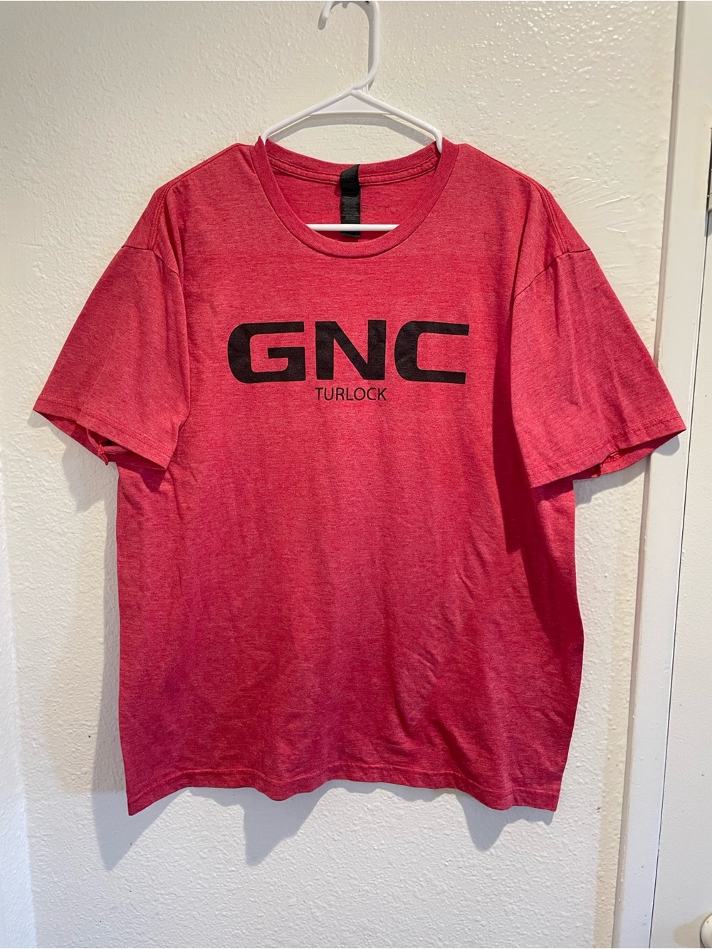 GNC Turlock CA "Live Well" Back Graphic Gym Tee • Heather Red Men's Size L